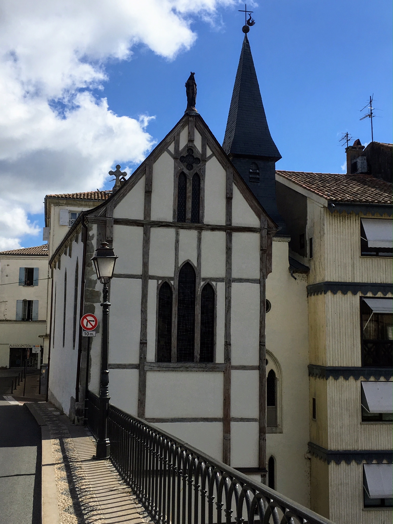 notre dame au bout du pont - un amour d'antan